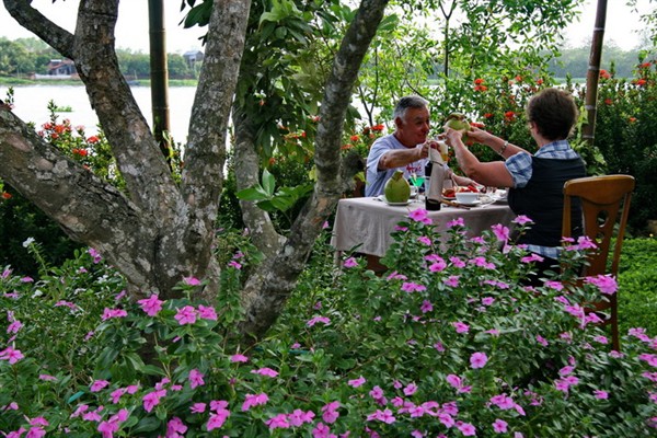 Garden Dining